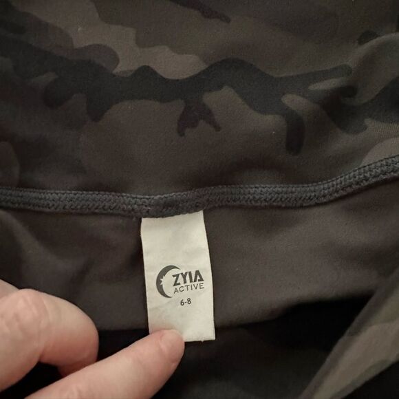 Zyia Active Women’s 6-8 Black Camo Cropped Leggings - Picture 5 of 8